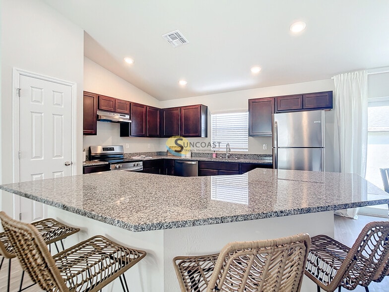 Building Photo - 6 Pine Cedar Dr