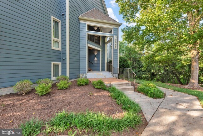 Building Photo - 5006 Dorsey Hall Dr