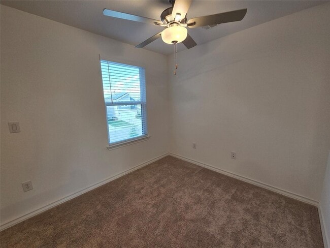 Building Photo - 2913 St Regis Dr