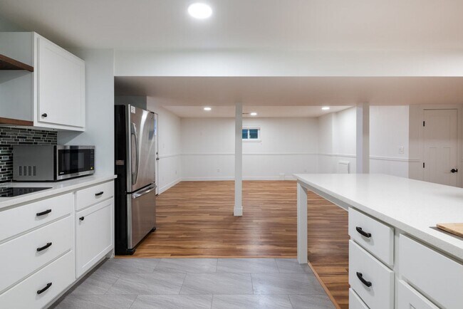 Building Photo - 5 Bedroom 2.5 Bath Retreat in Prime Arvada...