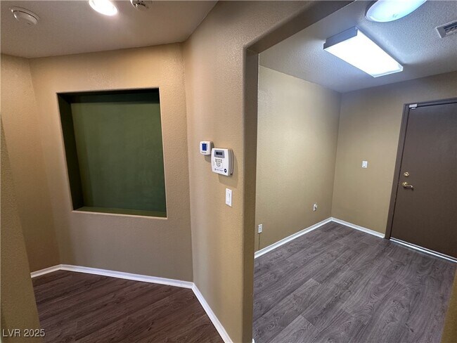 Building Photo - 9945 Bundella Dr