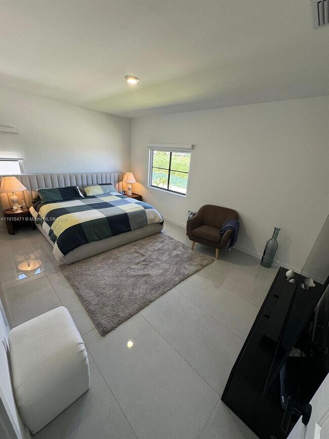 Building Photo - 1301 NW 3rd St