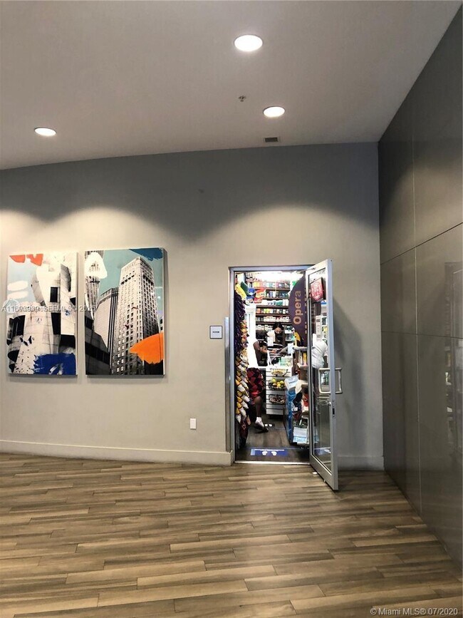 Building Photo - 1750 N Bayshore Dr