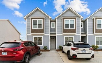 Building Photo - 8250 Paramount Point