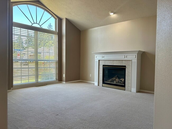 Building Photo - Single Level- Three Bedroom Home