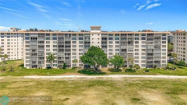 Building Photo - 2671 S Course Dr