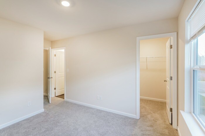 Building Photo - 6082 Cullen Dr
