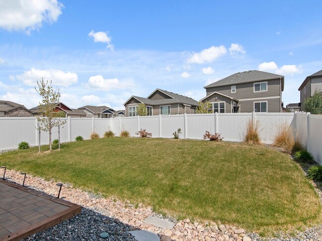 Building Photo - Modern Home With Great Amenities Available...