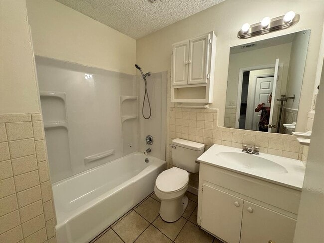 Building Photo - 10613 Golden Quail Dr