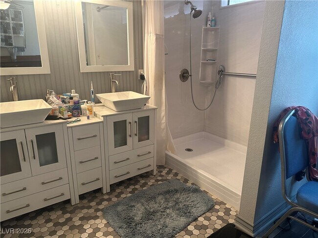 Building Photo - 820 Bergamont Dr