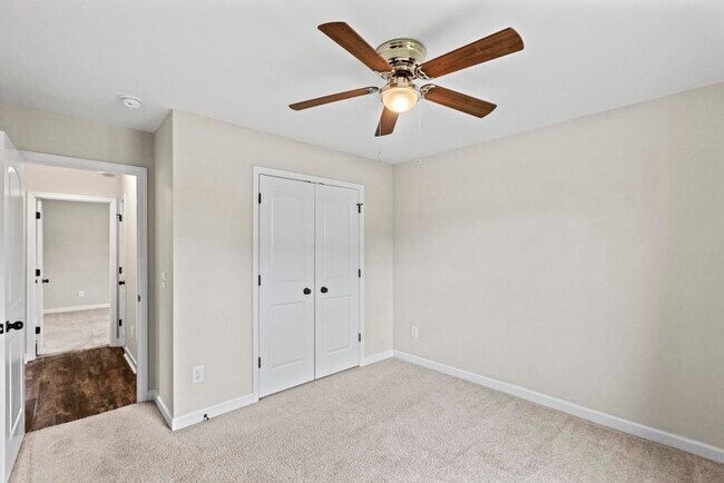 Building Photo - 211 Rowland Dr