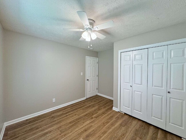 Building Photo - Beautiful Three Bedroom Home!