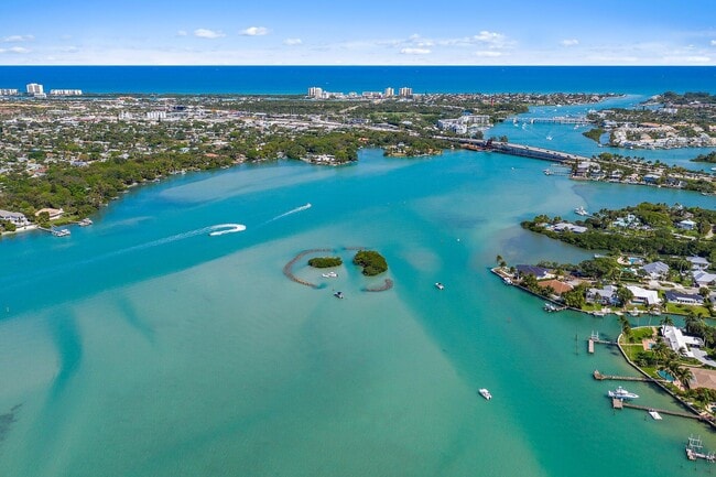 Building Photo - 213 Seabreeze Cir