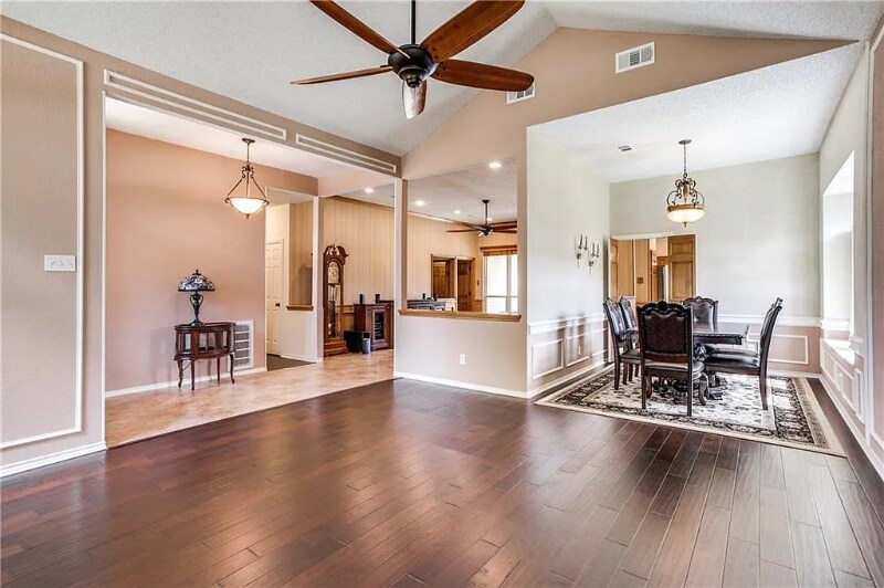 Building Photo - 1405 Ridgemoor Ln