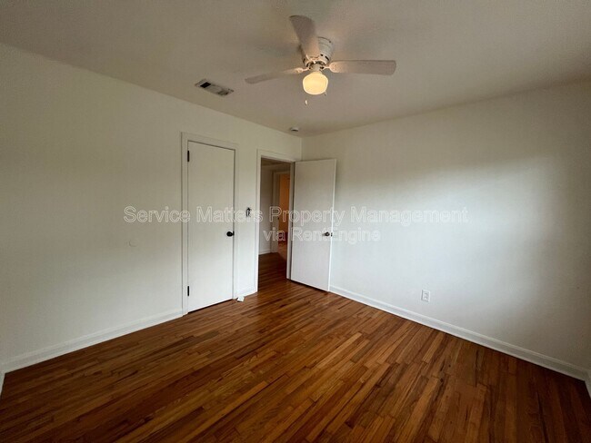 Building Photo - 3543 Bayou Blvd