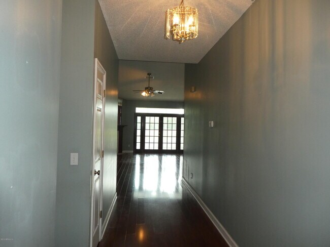 Building Photo - 8804 Ivymill Pl N
