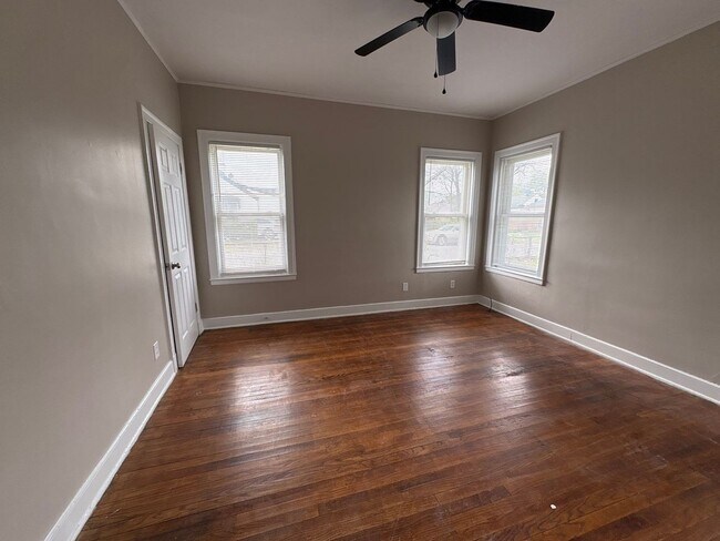 Building Photo - Newly Renovated Home in Hyde Park - Open To Section 8