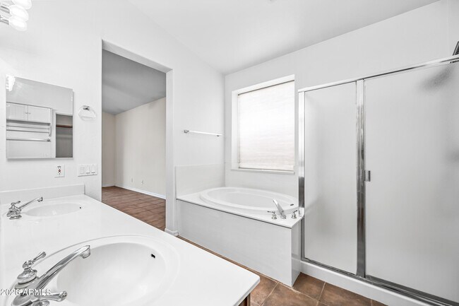 Building Photo - 6620 Front Nine Dr