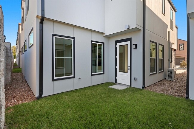 Building Photo - 2929 El Fenice Ln