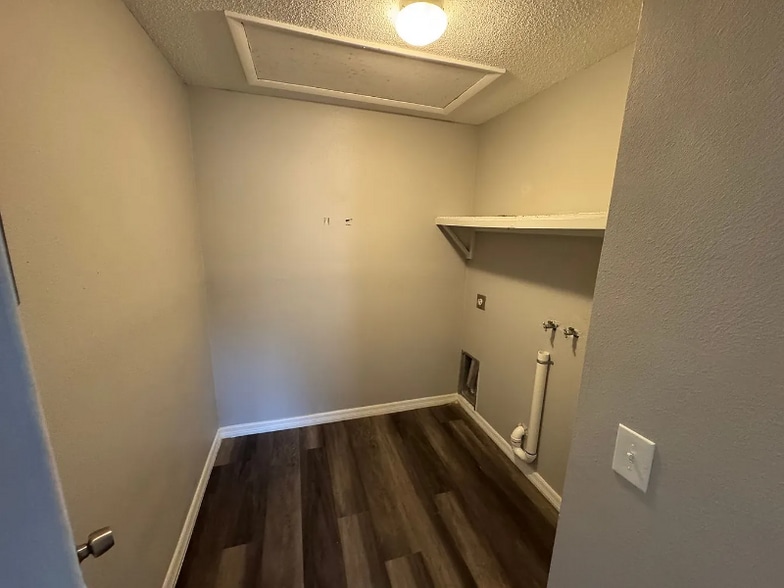 Building Photo - 485 N Briar Creek Point