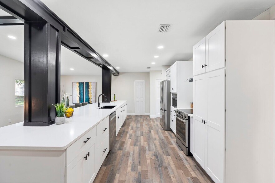 Building Photo - 505 Lake Shore Dr