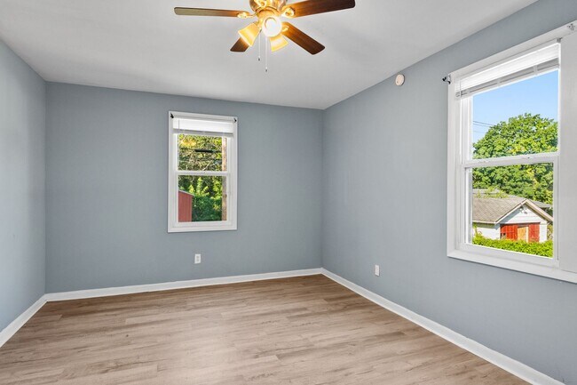 Building Photo - Dutchtown 2 bed 1 bath Single-Family for R...