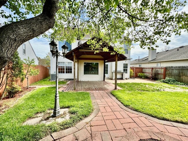 Building Photo - 4-Bedroom Home in Rock Creek Available NOW...