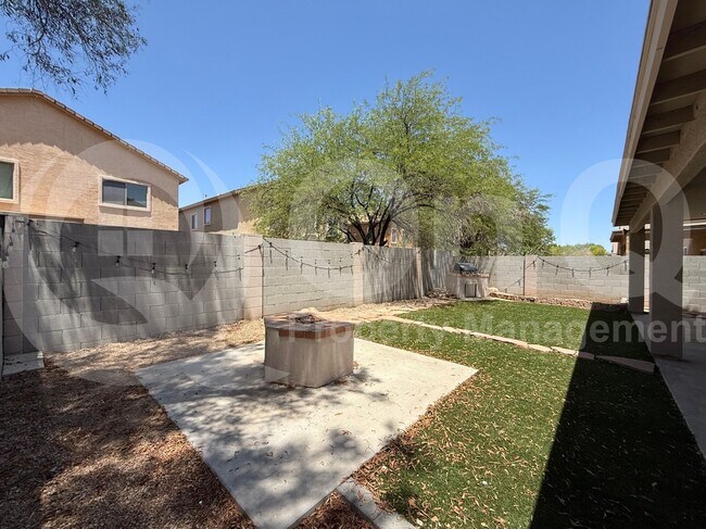 Building Photo - 44390 W McClelland Dr
