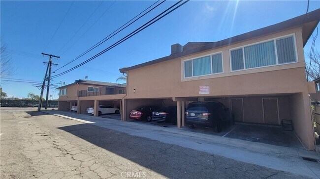 Building Photo - 811 Orchid Ct