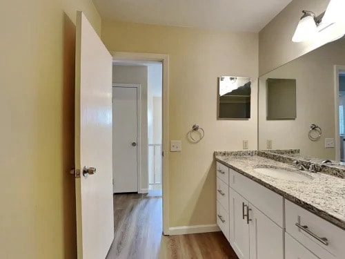 Building Photo - 6405 S Oak Way