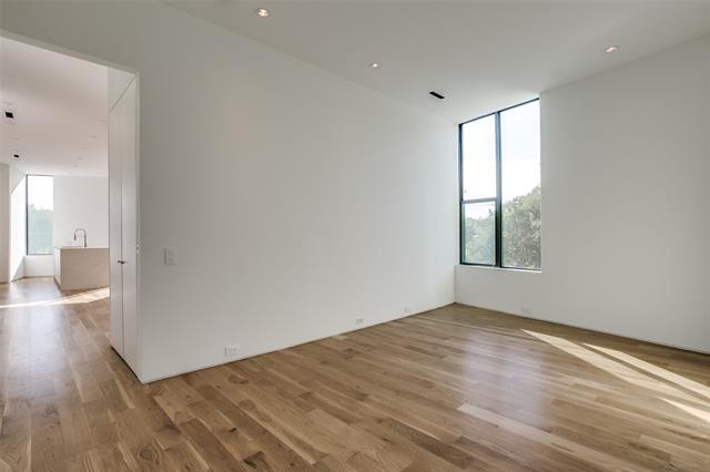 Building Photo - 2422 N Carroll Ave