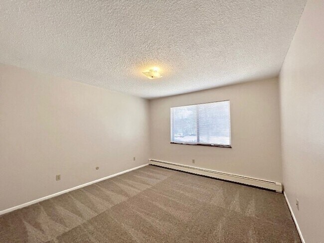 Building Photo - 6455 Yvonne Way