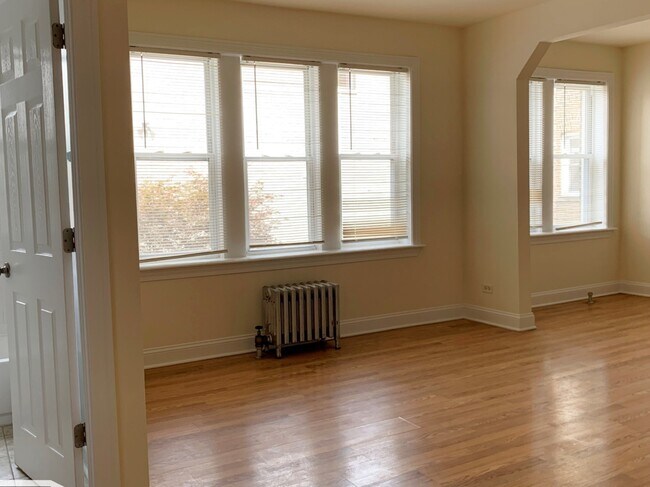 Building Photo - 2600 N Kimball Ave