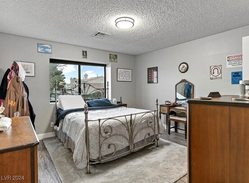 Master bedroom - 2801 Willow Wind Ct