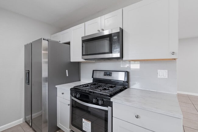 Building Photo - 1407 Avebury Cir
