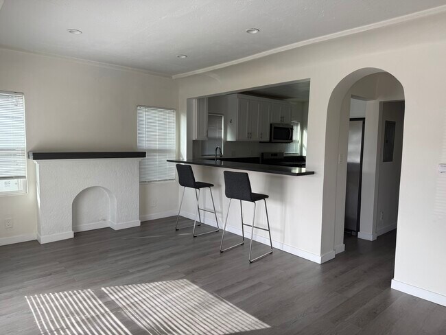 Building Photo - 15th Street