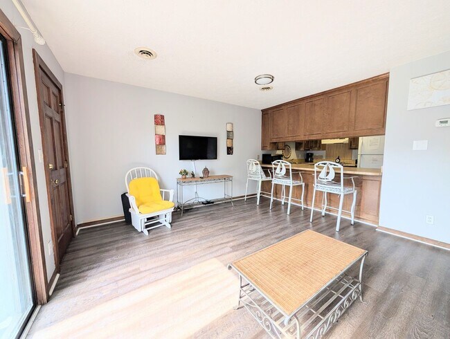 Building Photo - Long Term Rental, Walking Distance to Myrtle Beach!