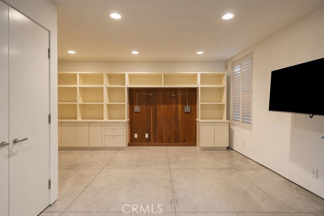 Building Photo - 920 Skyline Dr