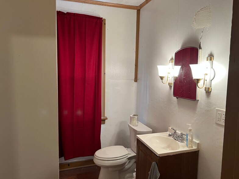 Bath 2 - 47 Boundary St