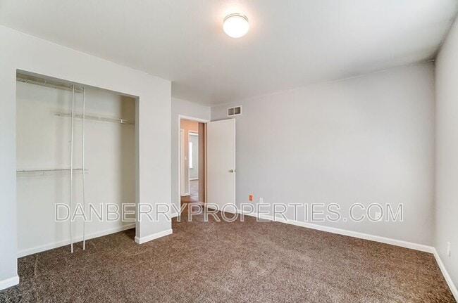 Building Photo - 3660 Willow Run Dr