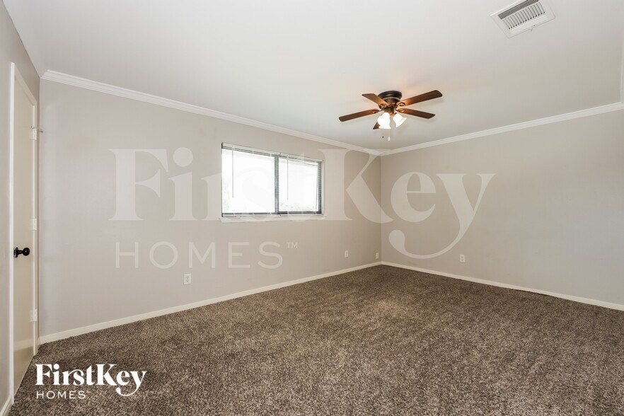 Building Photo - 213 Ripplewood Dr