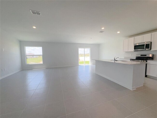 Building Photo - 2362 McKinley Dr