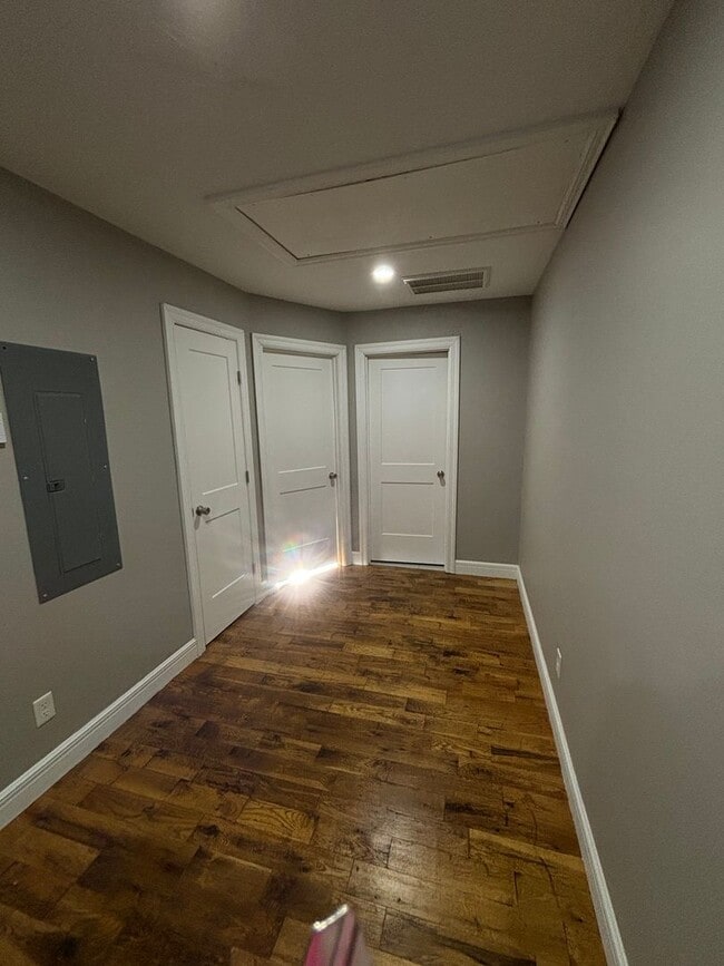 Building Photo - 1316 E Blaine St