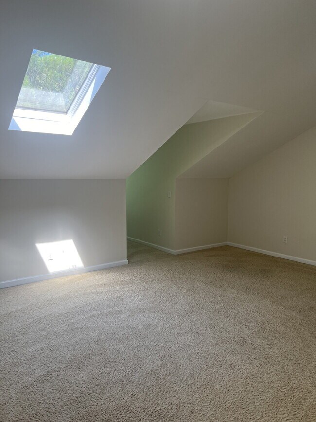 Building Photo - Excellent price for this wonderful John Wieland townhouse in swim / tennis neighborhood.