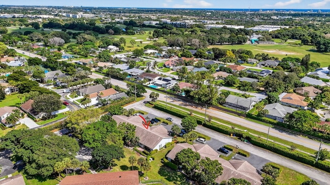 Building Photo - 708 Lago Rd