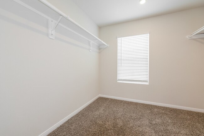 Building Photo - 17640 Cedar Crst Dr
