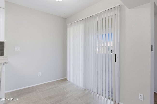 Building Photo - 780 E Eugie Ave