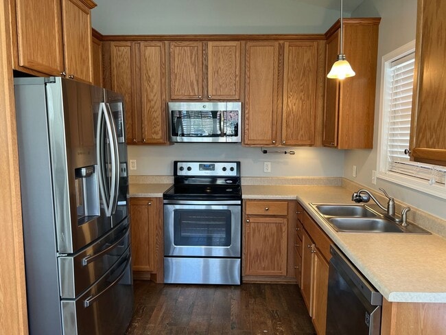 Building Photo - Remodeled 3 Bedroom Single Level Home in C...