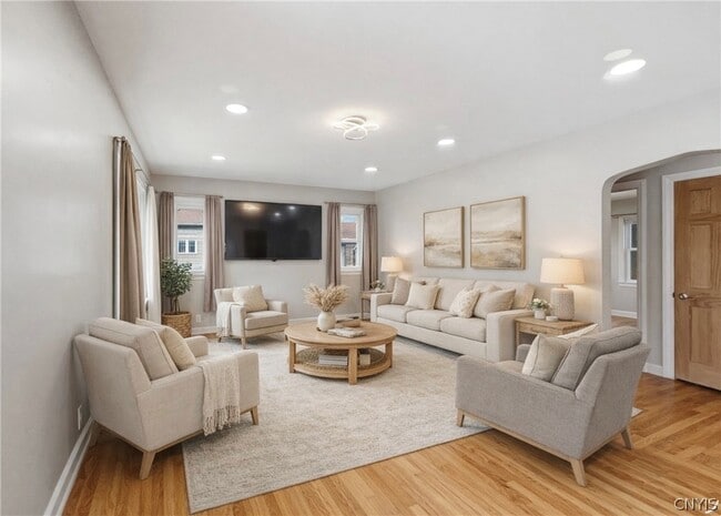 Building Photo - 429 Lionel Ave