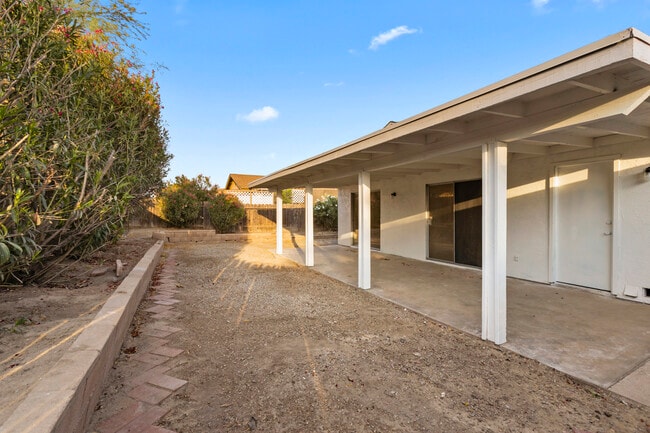 Building Photo - 1992 W Oakland Ave